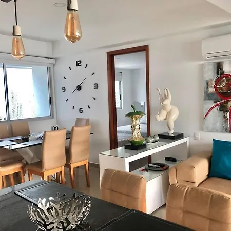 Apto 2804 Frente Al Mar- Edificio Palmetto, Piso 28 Apartamento *