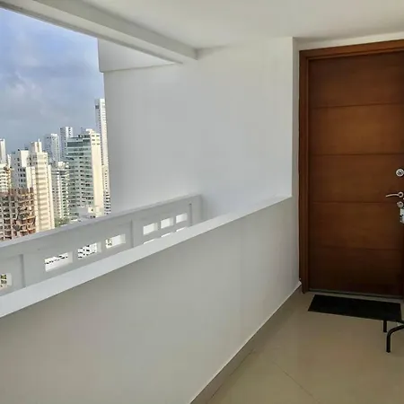 Apto 2804 Frente Al Mar- Edificio Palmetto, Piso 28 Apartment