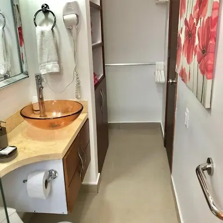 Apartment Apto 2804 Frente Al Mar- Edificio Palmetto, Piso 28 *